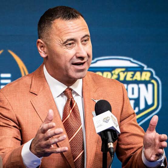Breaking News: Longhorns Suffer Major Blow as Star Wide Receiver  Parts Ways With Team